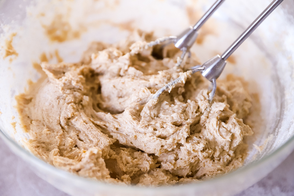 Schüssel mit Haferflocken-Cookie Teig