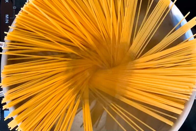 Spaghetti Carbonara Rezept: Den Klassiker ganz einfach selbst gemacht!