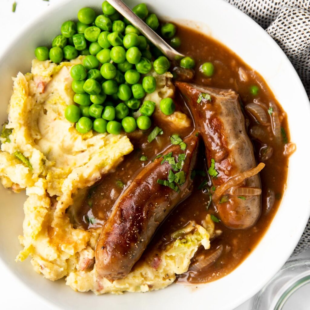 Bratwurst mit Zwiebelsauce: Bangers and Mash einfach Selbst Gemacht!