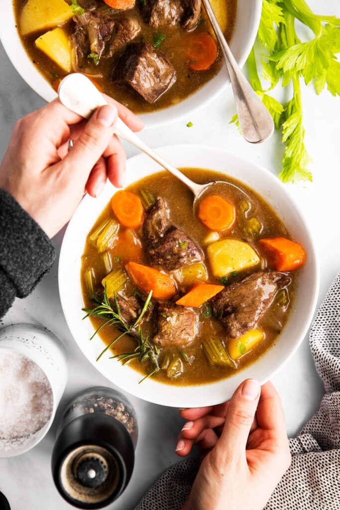 Einfaches Slow Cooker Gulasch Rezept (zum im Schongarer ODER im Ofen ...
