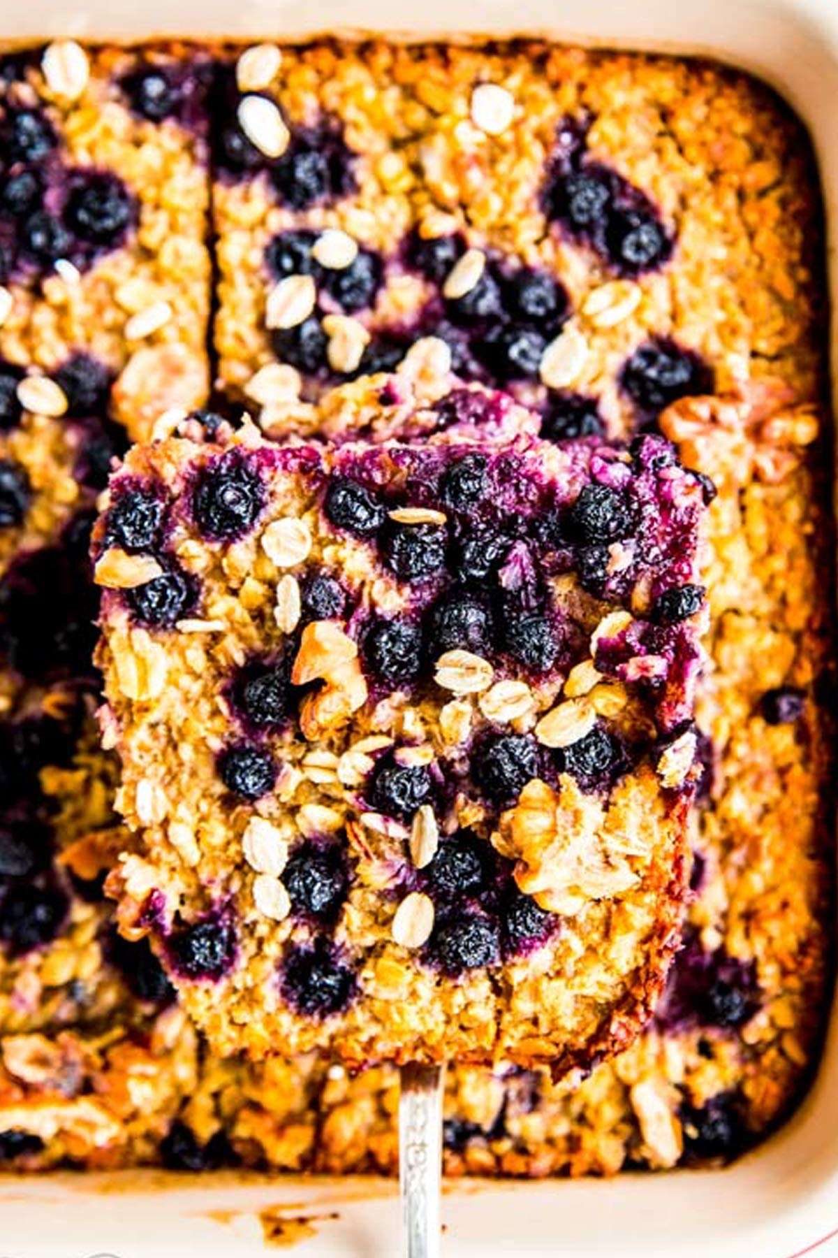 Baked Oatmeal mit Blaubeeren von Oben