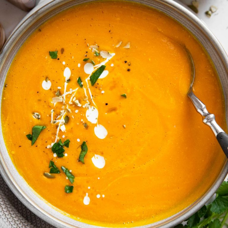 Einfache Lammkeule aus dem Ofen [Rezept mit Video]